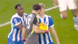 VIDEO | Con furia de Dibu Martínez incluida: Aston Villa gana y sigue firme en la lucha por la Premier League