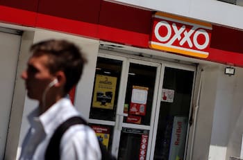 Tras masivos cierres de tienda: ¿Qué va a pasar en Chile con la cadena Oxxo?