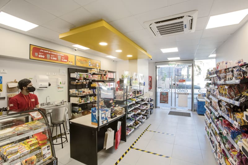 Sueldos de hasta $1.400.000 ofrece Oxxo para quienes quieran integrarse a su equipo de trabajo.