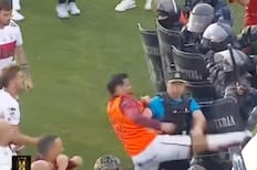 VIDEO | Batalla campal en Argentina: volante que pasó por Cobreloa le pegó a la policía y le tiraron gas pimienta