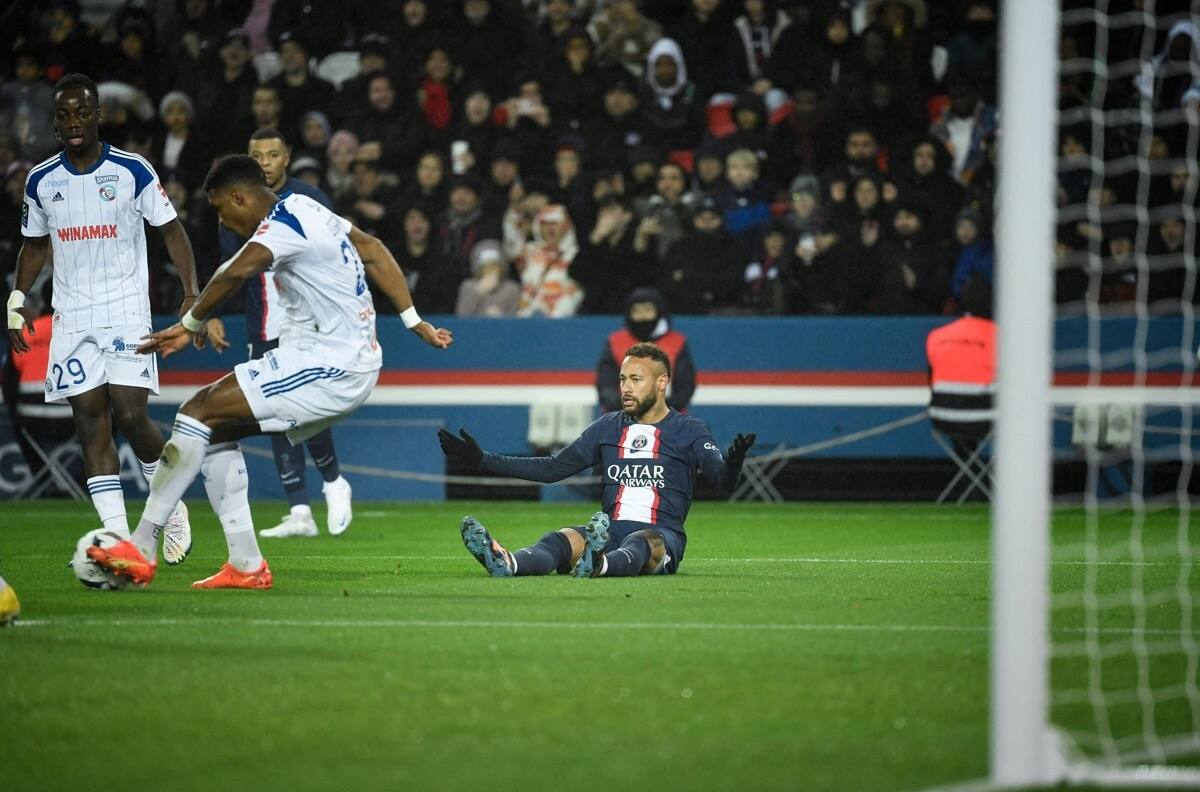 ¿Qué pasa Neymar? La polémica actitud que tuvo el brasileño tras ser expulsado en duelo del PSG