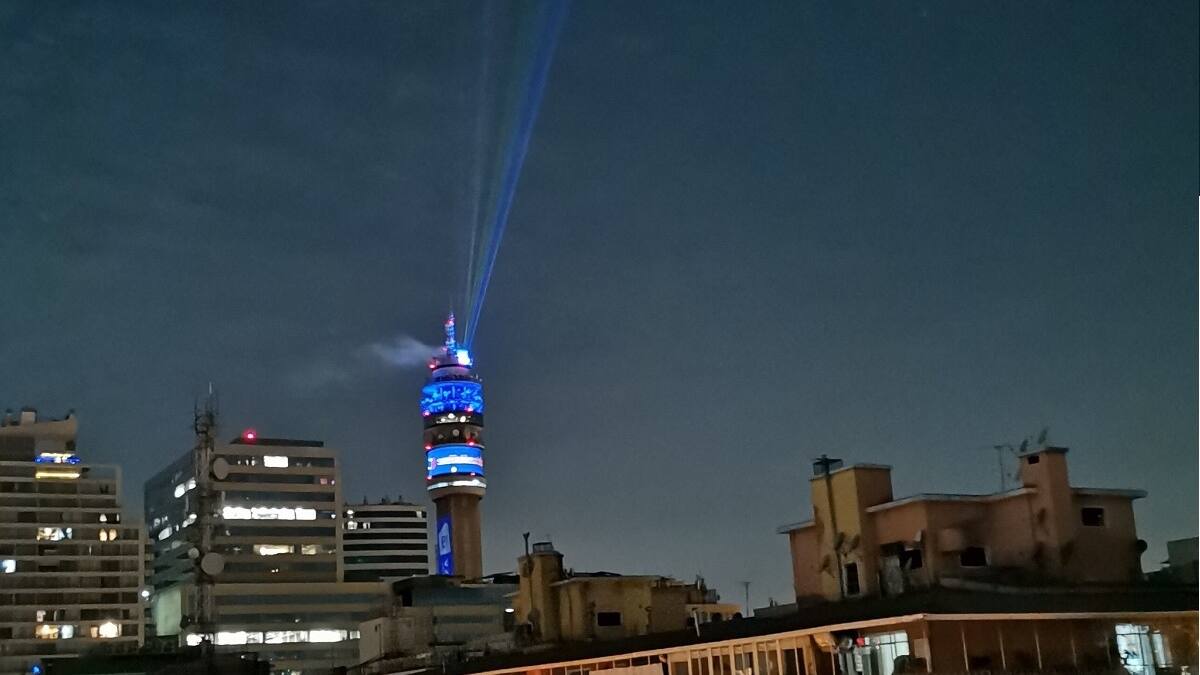 "Esto no prendió": los memes que dejó el fallido show de luces de la Torre Entel