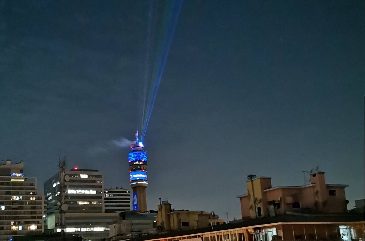 "Esto no prendió": los memes que dejó el fallido show de luces de la Torre Entel