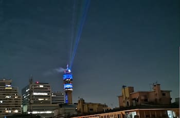 "Esto no prendió": los memes que dejó el fallido show de luces de la Torre Entel