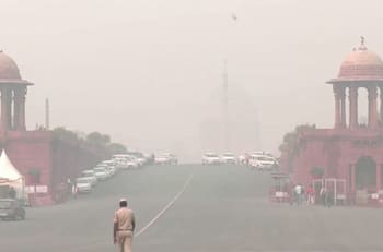 VIDEO | Peligrosa niebla tóxica cubre por completo capital de la India: Podría introducirse en el sistema sanguíneo