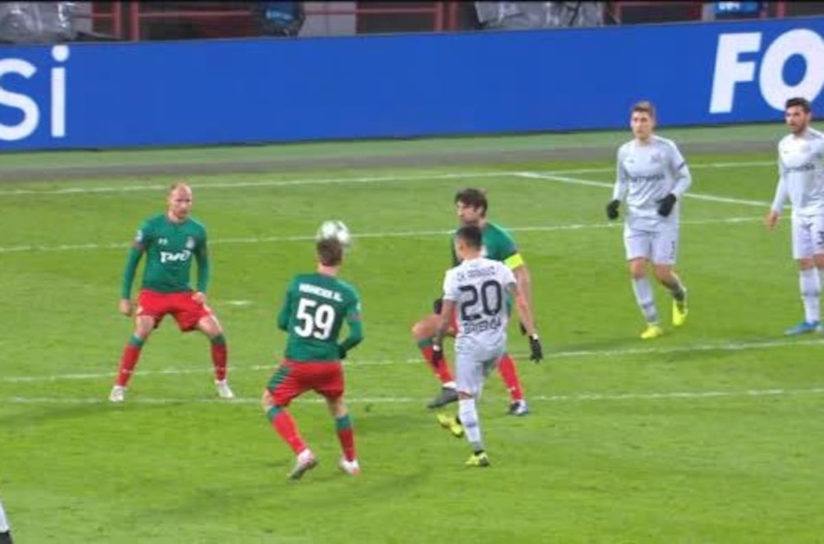 La magistral asistencia de Charles Aránguiz en el triunfo de Levekusen ante Lokomotiv