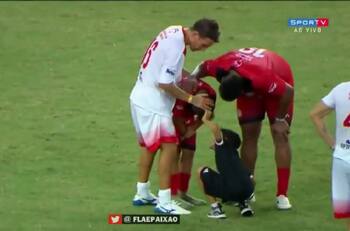 Nieto de Zico recibió fuerte pelotazo y rompió en llanto en medio de partido amistoso