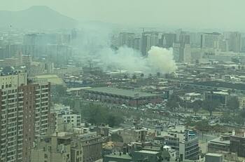 VIDEO I Incendio en bodega afecta a la comuna de Recoleta