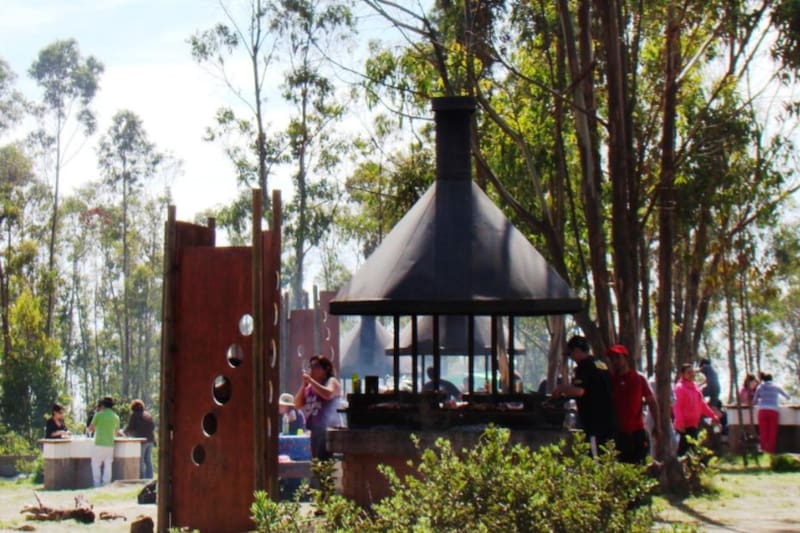 Este albergue natural cuenta con zonas recreativas para toda la familia, lo que lo convierte en un panorama perfecto. Foto: Chile Es Tuyo.