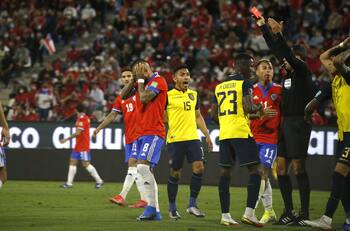 "Comete un error, pero ese es Arturo Vidal. No se guarda ninguna pelota, para bien o para mal"