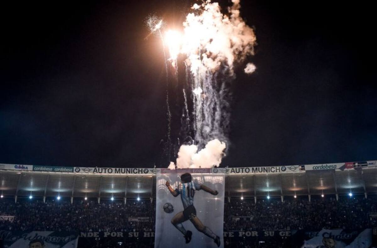 Así fue el homenaje de Talleres a Maradona en duelo con Gimnasia