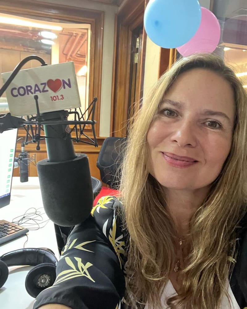 Evelyn Bravo en Radio Corazón / Créditos: Instagram
