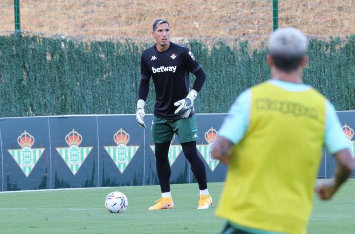 Posible competidor de Claudio Bravo en Real Betis señaló que luchará por el puesto
