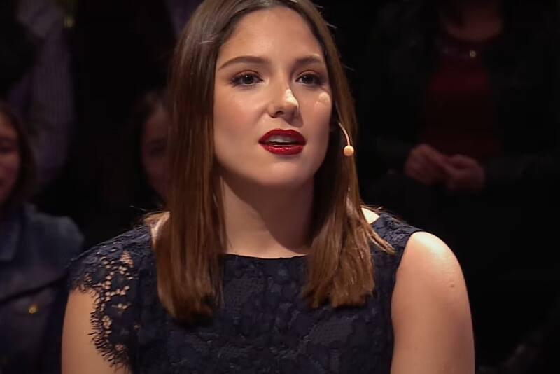 tiene un pasado amoroso.