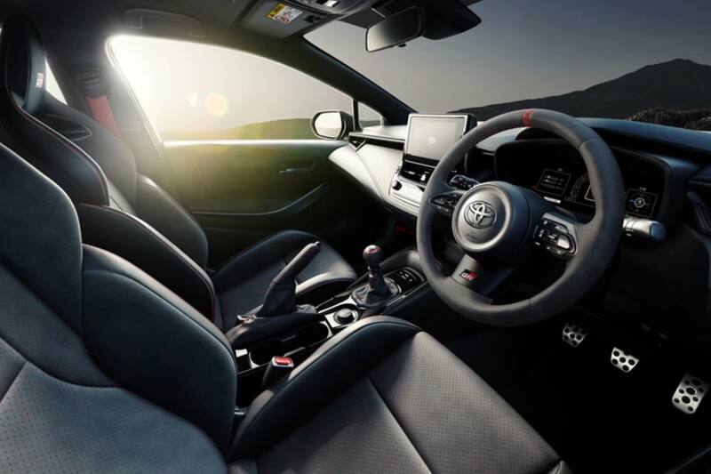 El motor 1.6 litros G16E-GTS con turbocompresor de este modelo ahora tiene 300 Hp y 370 Nm.