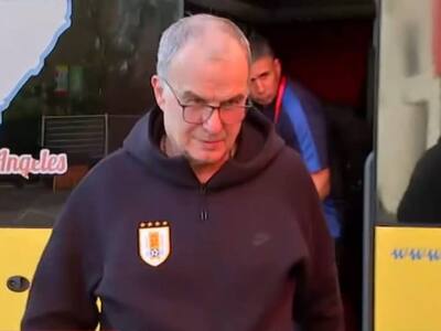 Con algunos aplausos: así fue el regreso de Marcelo Bielsa al Estadio Nacional