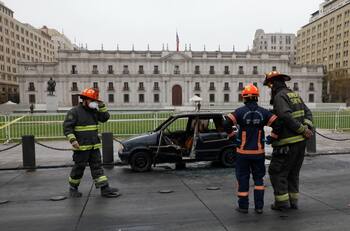Persona que intentó quemarse frente a La Moneda es hermano del empresario asesinado Pedro Carrión