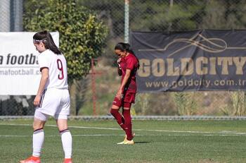 VIDEO | Se lució la “Chama” Sánchez: mira el gol de la crack de la U en el triunfo de Venezuela