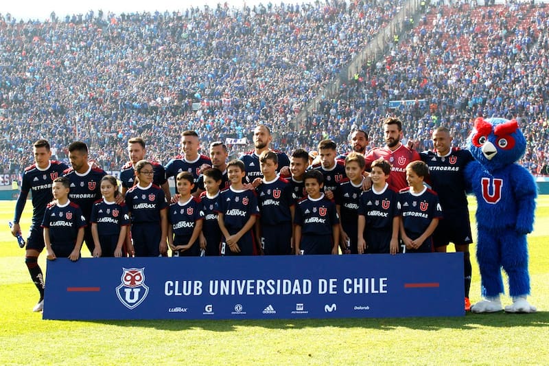 Futbol, Colo Colo vs Universidad de Chile
Fecha 13, campeonato nacional 2019
El equipo de Universidad de Chile posa para los fotgrafos durante el partido de primera division contra Colo Colo disputado en el estadio Nacional de Santiago, Chile.
18/05/2019
Ramon Monroy/Photosport
Football, Colo Colo vs Universidad de Chile
13th date, National Championship 2019
Universidad de Chile's fans cheer their team during the first division match against Colo Colo held at the National stadium in Santiago, Chile.
18/05/2019
Ramon Monroy/Photosport