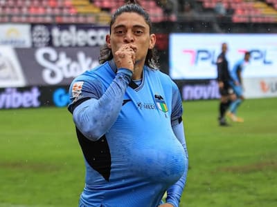 Casi a la par de Arturo Vidal: el millonario sueldo que recibe Joaquín Montecinos en el fútbol chileno