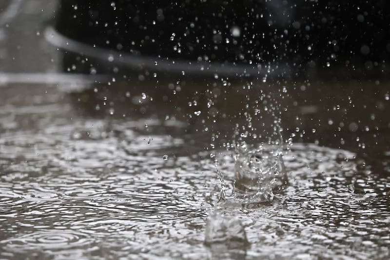 Un ciclón extratropical de baja presión causará fuertes precipitaciones que podrían superar los 100 mm en algunos sectores. Créditos: Jonnathan Oyarzun/Aton Chile.