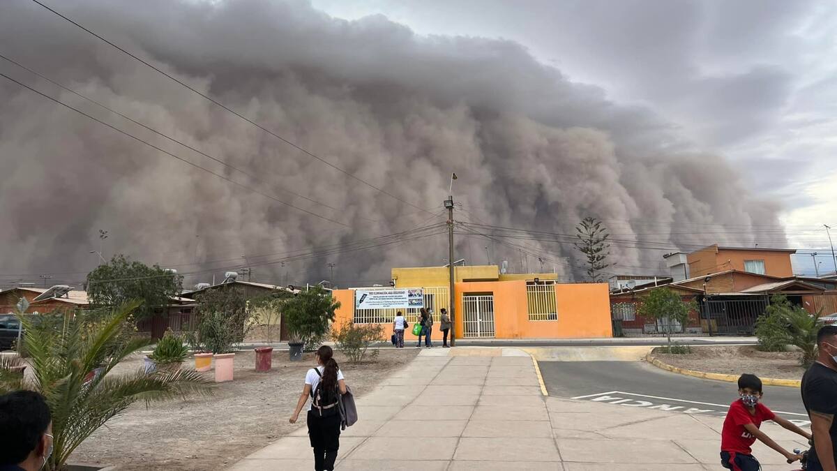 VIDEOS | Atacama cubierta de polvo: Revisa las imágenes que ha dejado la tormenta de arena en Diego de Almagro