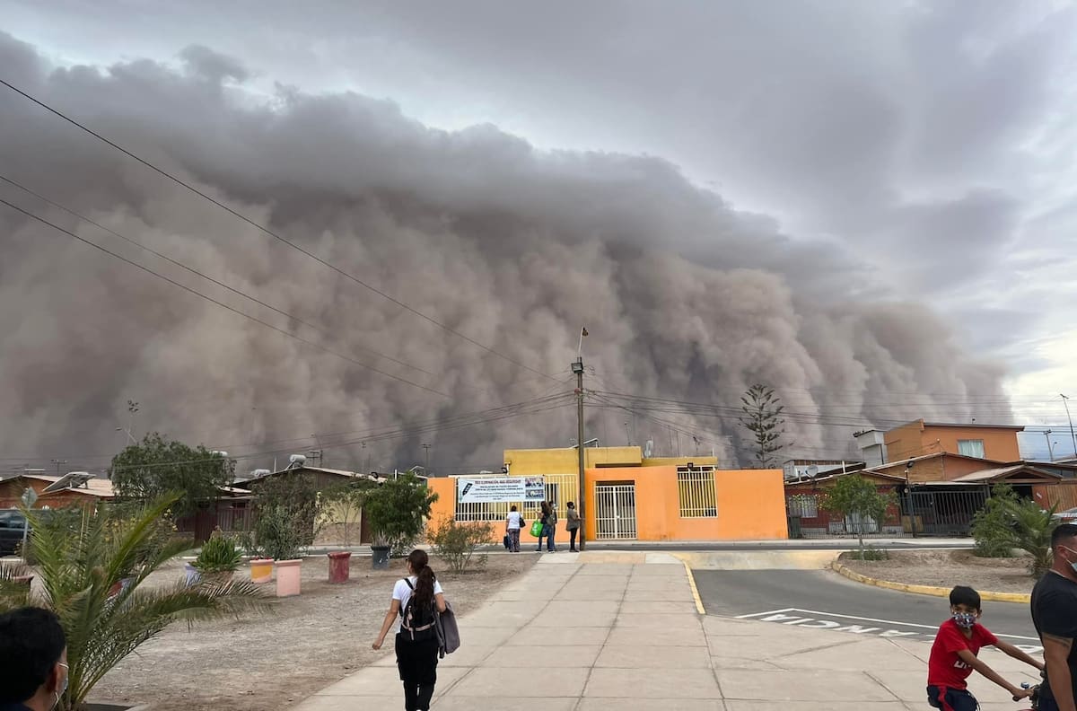 VIDEOS | Atacama cubierta de polvo: Revisa las imágenes que ha dejado la tormenta de arena en Diego de Almagro