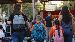 Suspenden clases en zonas costeras de Chile tras alerta por amenaza de tsunami