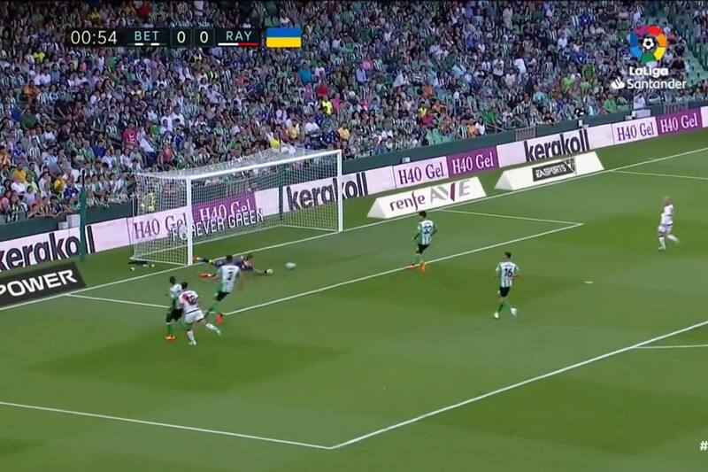 Claudio Bravo es titular en el partido de Real Betis vs Rayo Vallecano.