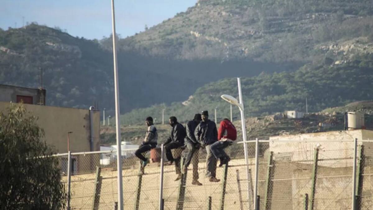 VIDEO | 18 migrantes muertos tras masivo paso en la frontera de Melilla, España