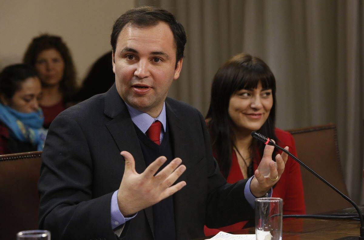 Coordinador de campaña de Sebastián Sichel renunció tras acusaciones de financiamiento irregular en 2009