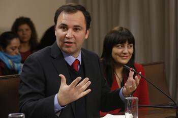 Coordinador de campaña de Sebastián Sichel renunció tras acusaciones de financiamiento irregular en 2009