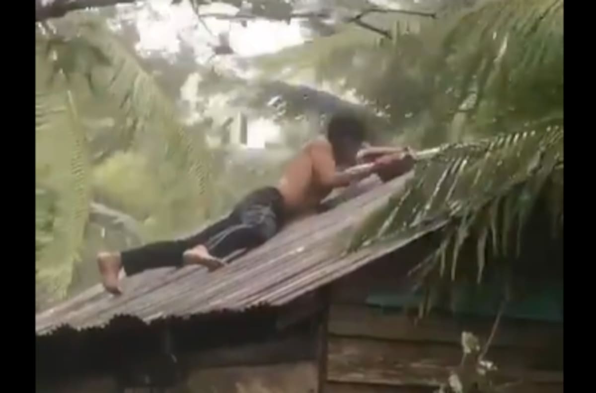 Huracán Eta: El impactante video de un hombre que cómo pudo tuvo que cuidar su casa