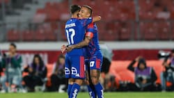 Eduardo Vargas sonríe con Fernando Gago: “Lo que pasó con el entrenador pasado quedó atrás”