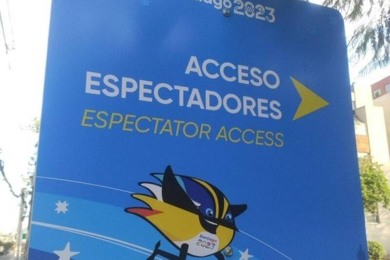 El error de traducción en los letreros de Santiago 2023