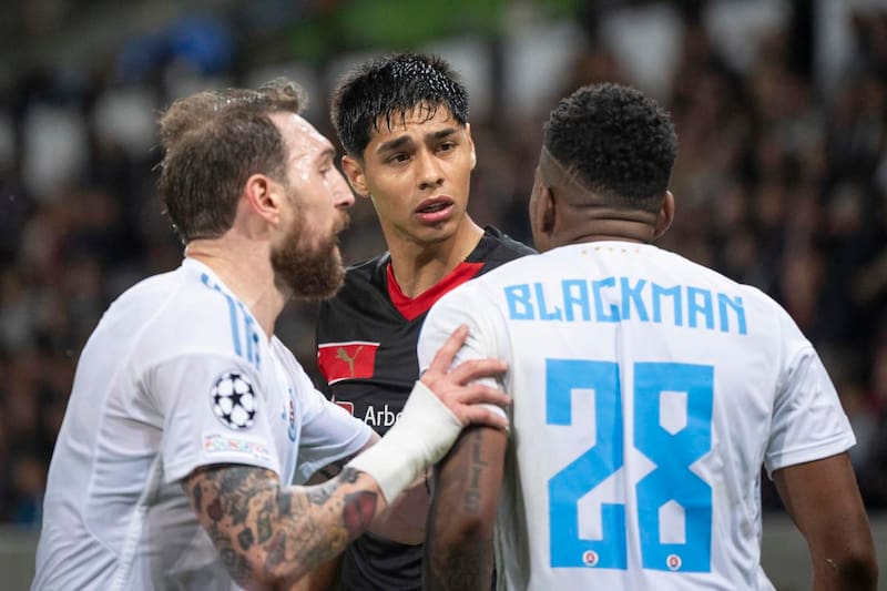 era la última esperanza chilena en Champions League. EFE