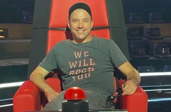 “Compañeras de vida”: Julián Elfenbein tuvo especial apoyo durante su jornada en “The Voice Chile”