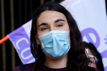 Emilia Schneider luego de ser detenida: "Carabineros se dedica a reprimir a quienes nos movilizamos"