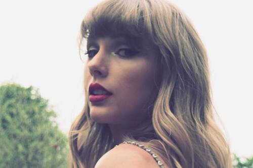 Llena de joyas: Taylor Swift lució dos espectaculares looks en los premios MTV EMA 2022