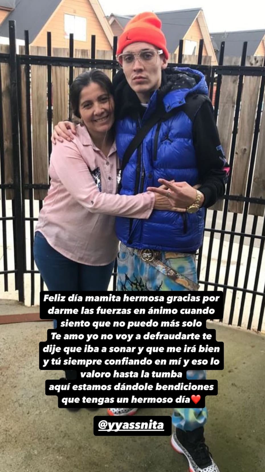 Este fue el mensaje que dejó el cantante urbano a su madre en su cuenta de Instagram.