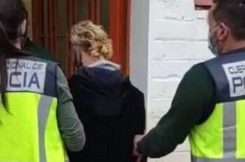 Mujer es detenida por simular accidente para matar a su pareja: cámara de seguridad la delató