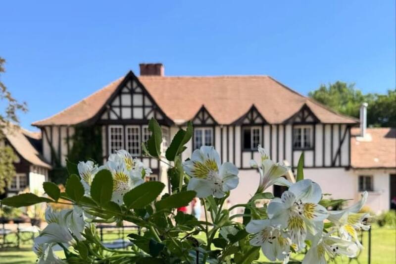 Para pasar un rato agradable con amigas el consumo mínimo es de $12.000 o $15.000.
Créditos: Café Inglés.