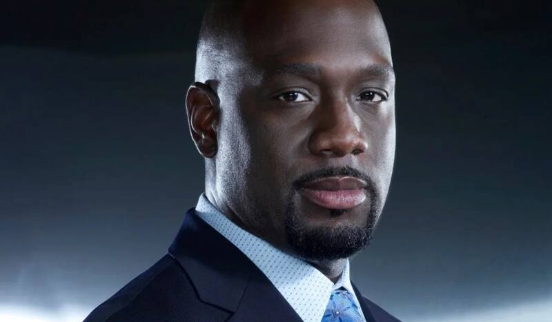 Richard T. Jones es parte del elenco.