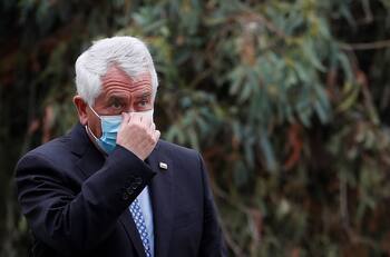 Cámara aprobó interpelación al ministro Paris por manejo de protocolos ante arribo de variante Delta a Chile