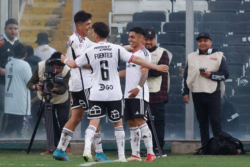 A más de 13 mil kilómetros de Chile: el reencuentro que tuvieron dos ex Colo Colo. Foto: Aton.