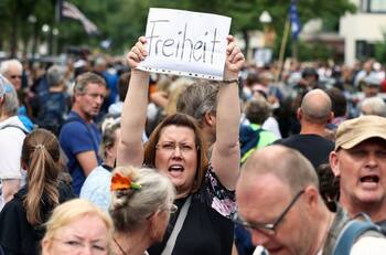 Planeaban ataques a distintos políticos: detienen a grupo antivacunas con gran cantidad de armas