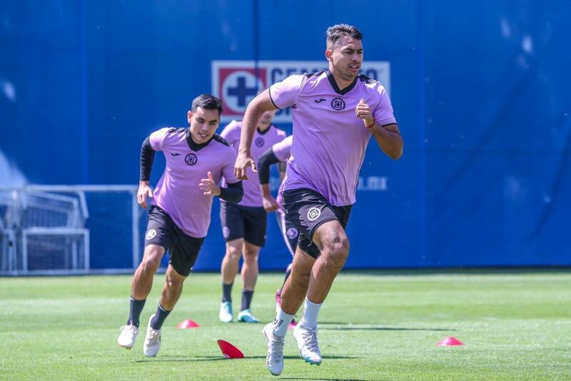 Iván Morales no lo pasa bien en México. Crédito: @CruzAzul.
