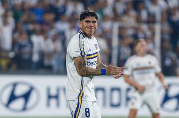 Fernando Gago golpea la mesa y castiga severamente a Carlos Palacios por su indisciplina