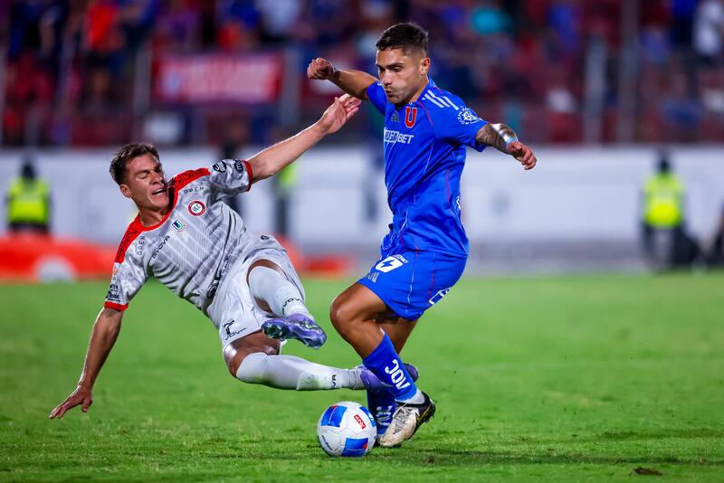 , defensor de Universidad de Chile. Foto: Agencia Aton.
