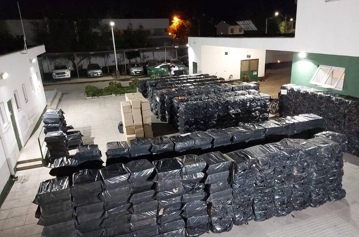 Pillados: Decomisan más de 600 mil cajetillas de cigarros avaluados en 1.000 millones de pesos